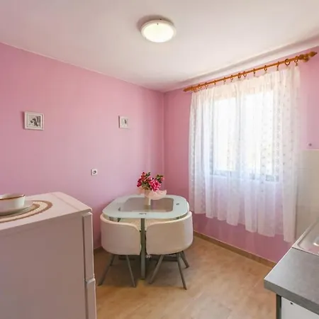 Cozy In Center Apartment