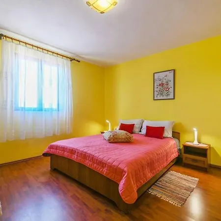 Apartment Cozy In Center Mali Losinj